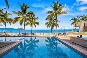 A heated pool - Elegant beachfront condo with stunning ocean views, heated pools & gym access (Puerto Vallarta)