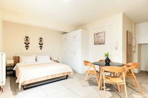 Blackout drapes, iron/ironing board, free WiFi, bed sheets - Elysee Apartments 9 B (Athens)