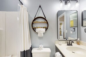 Hair dryer, towels - 3rd floor condo w/balcony, W/D, pool, close to beach & golf (Myrtle Beach)