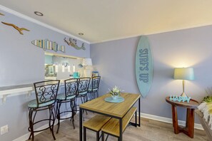 Dining - 3rd floor condo w/balcony, pool, hot tub, close to beach (Myrtle Beach)