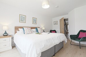 3 室のベッドルーム、アイロン / アイロン台、WiFi、ベッドシーツ