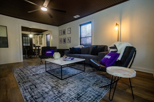 Downtown charm, walking distance to CBC, blocks from UCA!