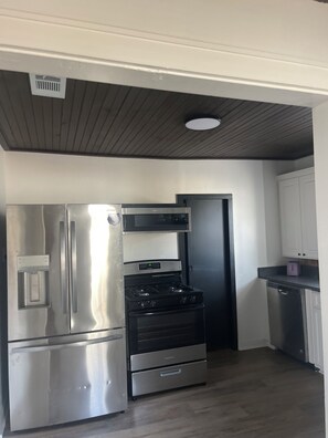 Mikroaaltouuni, uuni, liesi, astianpesukone