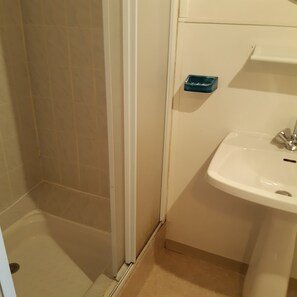 Dusche, Haartrockner, Toilettenpapier