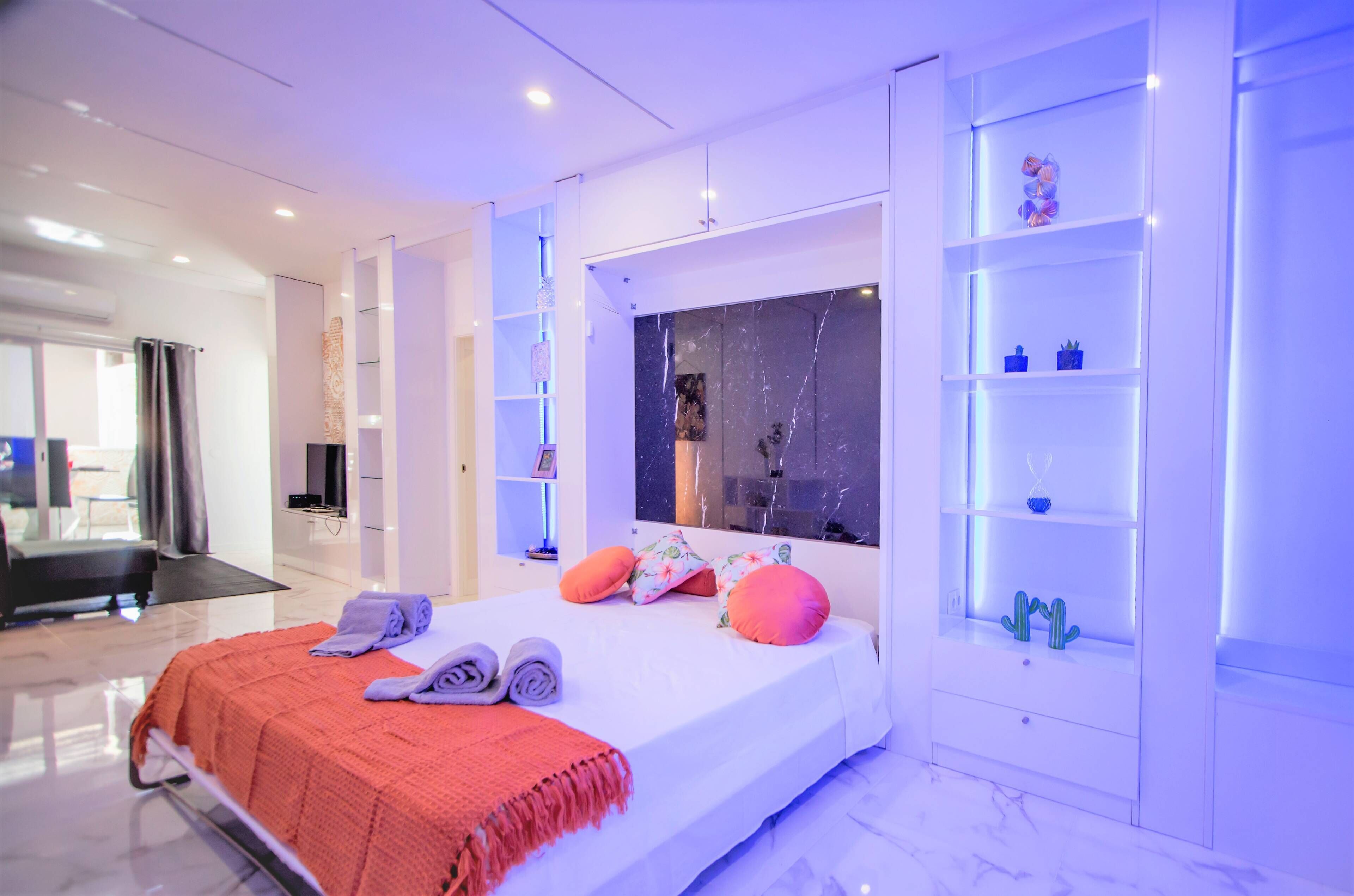 1 habitación, tabla de planchar con plancha, cuna de viaje y wifi 