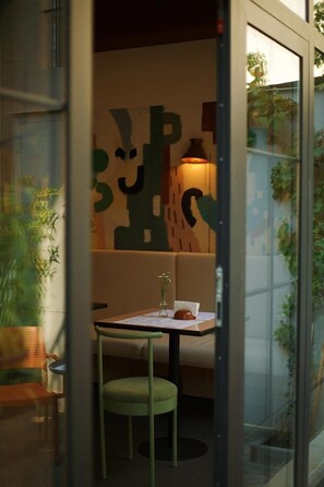 Café - Artifact Apart Hotel  (Tbilisi)