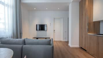 Kahden hengen comfort-huone (kaksi sänkyä), 2 yhden hengen sänkyä, kaupunkinäköala | Oleskelualue