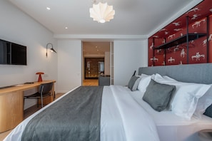 Executive Apartment, 1 King Bed | Egyptian cotton sheets, premium bedding, memory foam beds, desk - Artifact Apart Hotel  (Tbilisi)