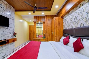 Kahden hengen deluxe-huone | Työpöytä, ilmainen Wi-Fi, vuodevaatteet