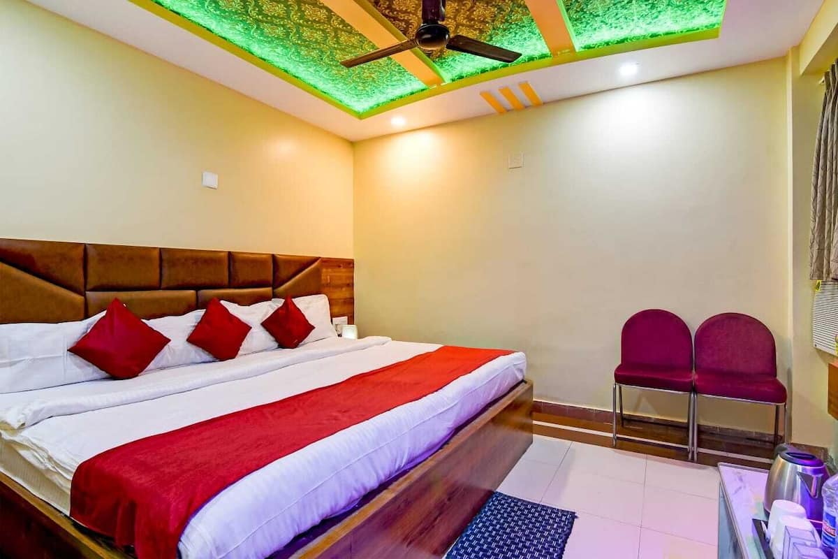 Escritorio, wifi gratis, ropa de cama