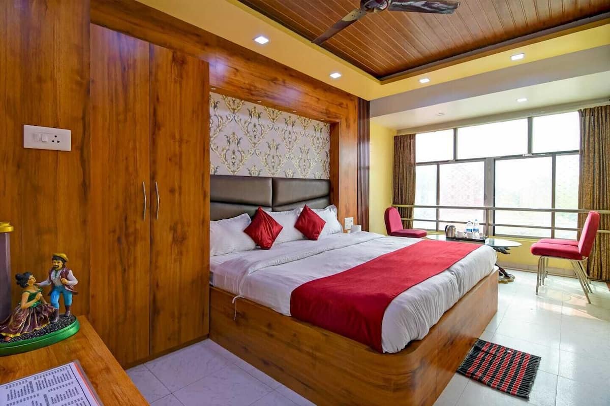 Habitación Deluxe doble | Escritorio, wifi gratis, ropa de cama
