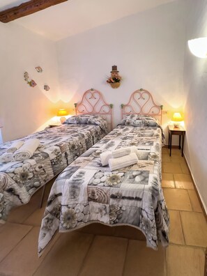 2 bedrooms, WiFi, bed sheets