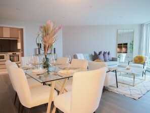 Dining - Riverside view London (London)