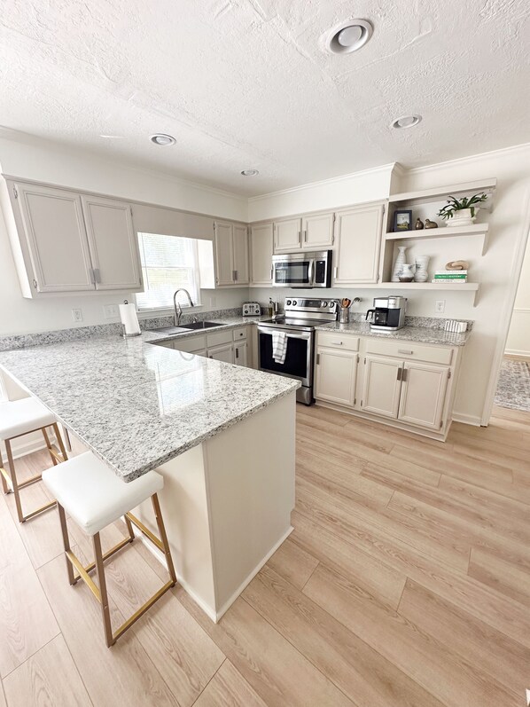 電子レンジ、オーブン、コンロ、食器洗い機