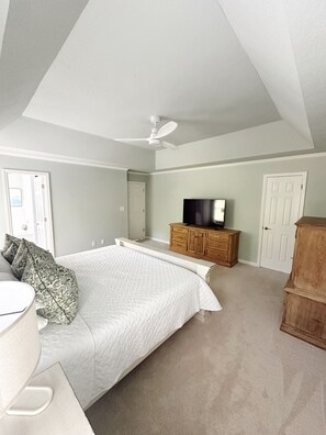 4 bedrooms, desk, iron/ironing board, free WiFi