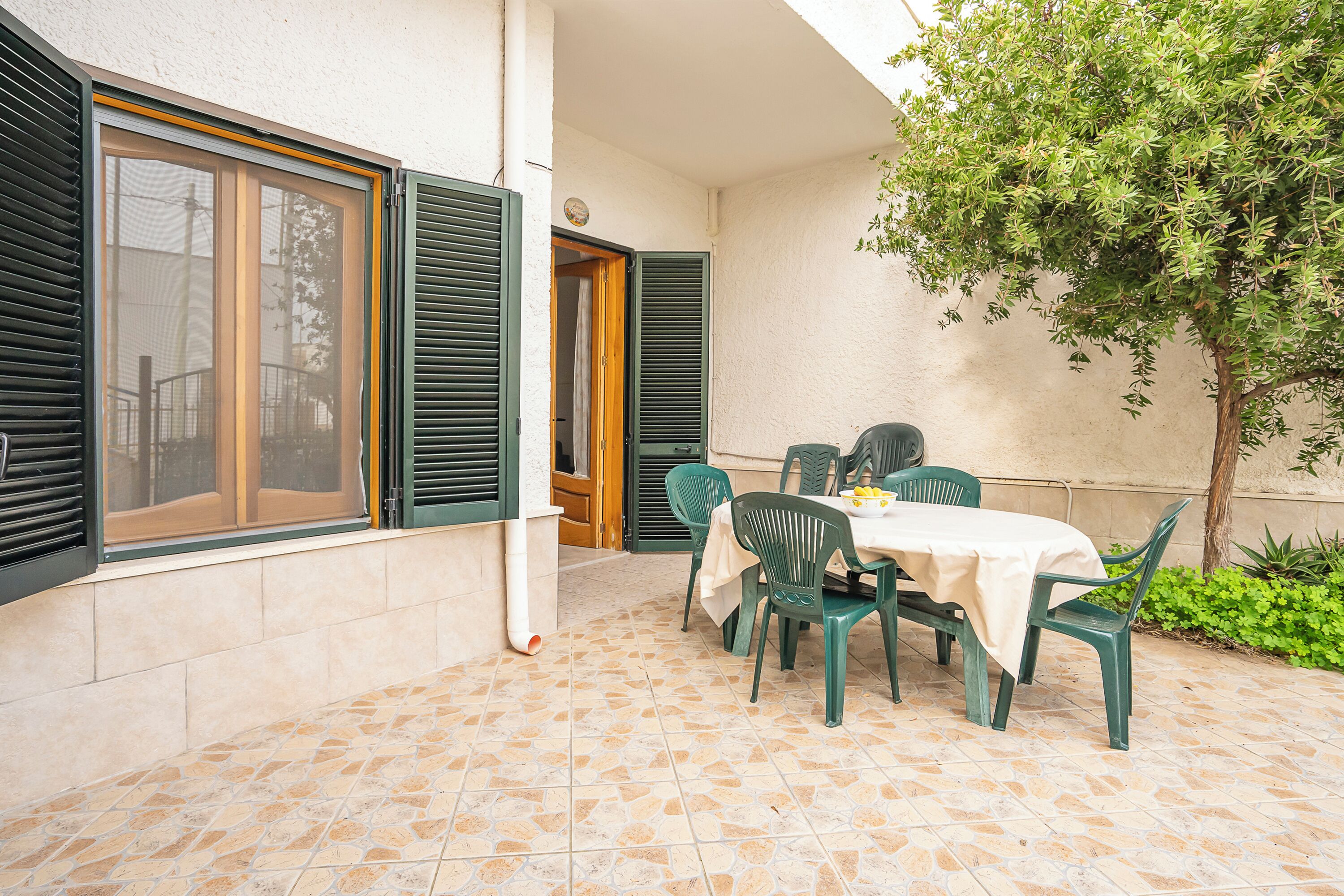 Familjelägenhet - flera sovrum (Brezza Apartment Near The Sea) | Restaurang utomhus