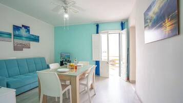 Familienapartment, Mehrere Schlafzimmer (Riva Di Mare Apartment Near The Sea) | Speisen