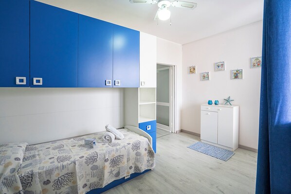 Family Apartment, Multiple Bedrooms (Riva Di Mare Apartment Near The Sea)