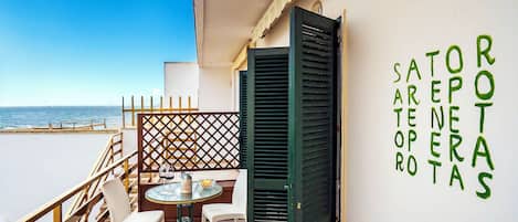 Family Apartment, Multiple Bedrooms (Riva Di Mare Apartment Near The Sea) | Outdoor dining