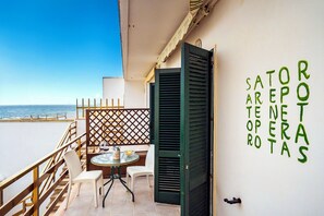 Familie appartement, meerdere slaapkamers (Riva Di Mare Apartment Near The Sea) | Buiten dineren