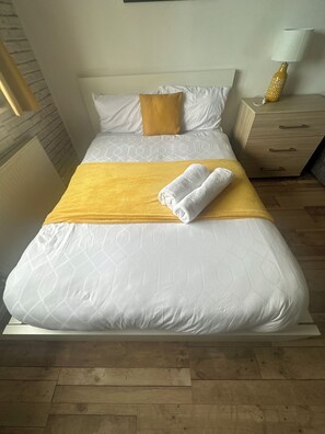 2 bedrooms, desk, iron/ironing board, free WiFi