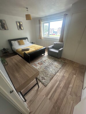 2 bedrooms, desk, iron/ironing board, free WiFi