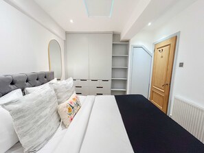 2 多间卧室、熨斗/熨衣板、旅行婴儿床、WiFi