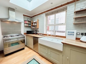 Mikrobølgeovn, ovn, kogeplade, opvaskemaskine