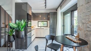 Crystal Bay Luxury Villa | Wohnbereich | 42-Zoll-Fernseher mit Satellitenempfang