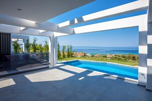 Sunshine Luxury Villa | Private Heated Pool | Piscina privada