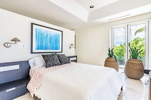 7 bedrooms, iron/ironing board, WiFi, bed sheets - Paradise Found (Sandy Point)