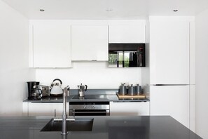 Mikrobølgeovn, ovn, kogeplade, opvaskemaskine