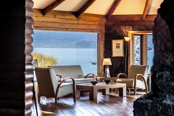Interior - "Beautiful Lake House" (Villarrica)