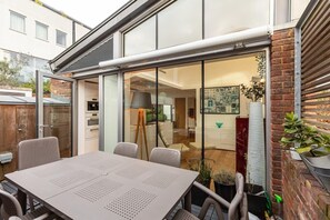 屋外ダイニングエリア