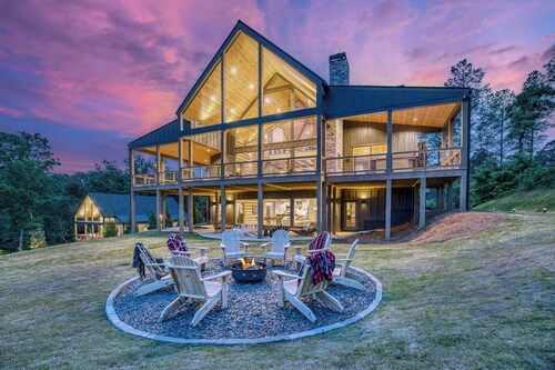 Luxury Mountain Retreat with Hot Tub, Sauna, and Theater