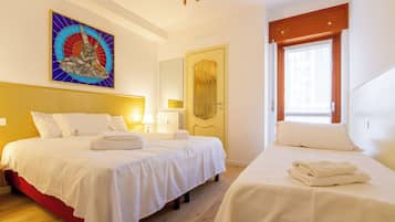 Chambre Triple Confort, non-fumeur, salle de bains privée