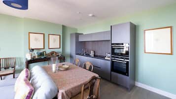 Classic Apartment, City View | Private kitchen | Coffee/tea maker, electric kettle