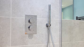 Klassiek appartement, uitzicht op stad | Badkamer