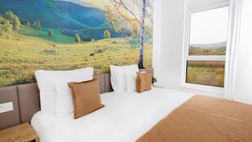 Superior Apartment | Bathroom | Shower, towels, soap, shampoo