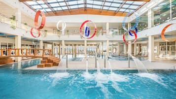 6 indendørs pools, udendørs pool, parasoller