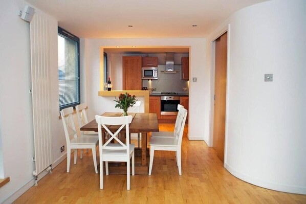 Standard Apartment | Living area - JOIVY Inviting Flat in Canonmills (Edinburgh)