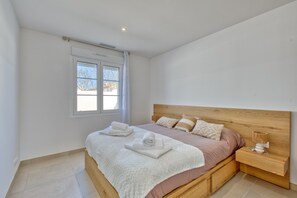3 bedrooms, iron/ironing board, free WiFi, bed sheets