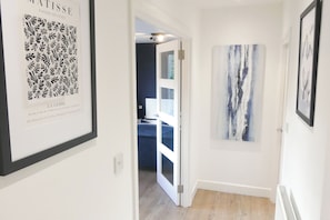 Interior - Luxury Penthouse w/ Balcony | 2x Free Parking | 3 minutes to Mainline Station (Royal Tunbridge Wells)