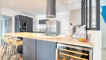 Réfrigérateur, micro-ondes, four, lave-vaisselle