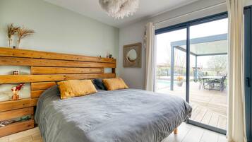 4 bedrooms, iron/ironing board, free WiFi, bed sheets