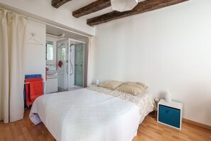2 chambres, fer et planche à repasser, Wi-Fi gratuit, draps fournis