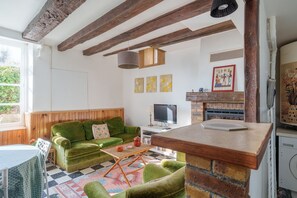 TV, fireplace, DVD player