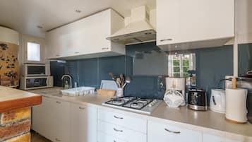 Réfrigérateur, micro-ondes, four, cafetière/bouilloire