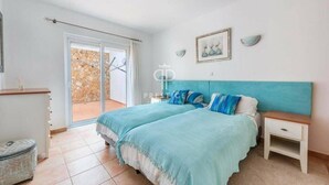 Unclassified image, 5 of 26, button - 4br-8guests-pool-parking-balcony-seaview (Lagos)