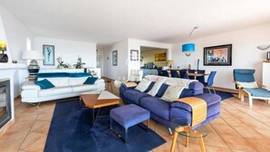 Unclassified image, 4 of 26, button - 4br-8guests-pool-parking-balcony-seaview (Lagos)